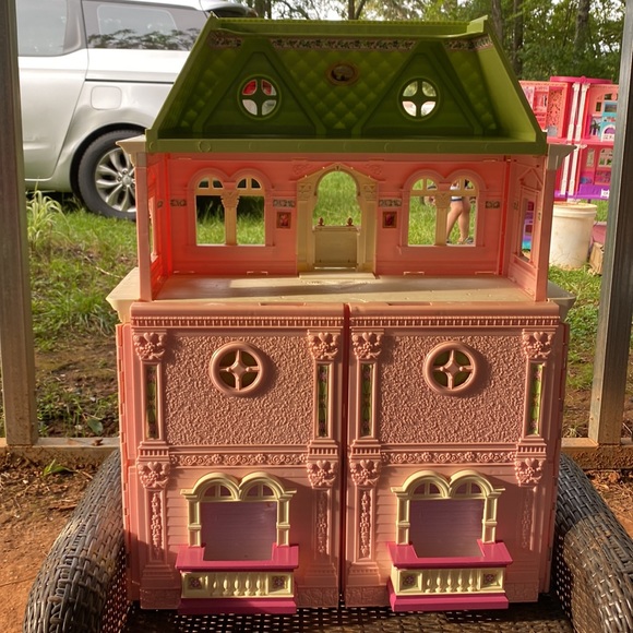 Fisher Price Loving Family Victorian Dollhouse Four Stories - Picture 2 of 11